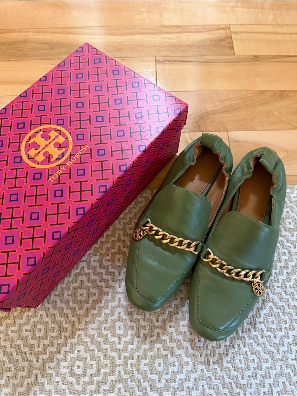 Tory Burch Green Leather Loafers with Gold Chain